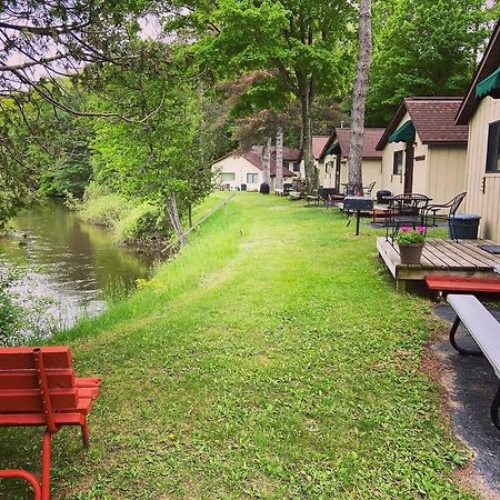 Betsie Riverside Resort Benzonia Esterno foto