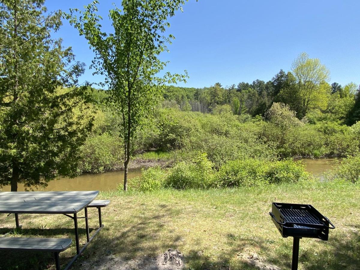 Betsie Riverside Resort Benzonia Esterno foto